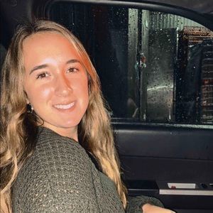 Meet your Posher, Laura